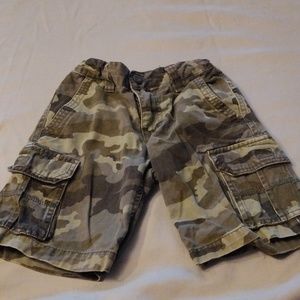 Old Navy camo cargo shorts boys size 6